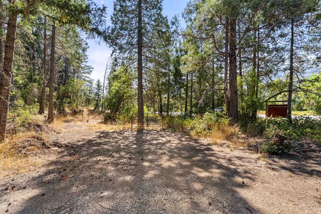 2600 Draper Valley Road, Selma, OR 97538