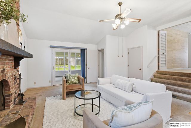 9929 P Circle, Omaha, NE 68127