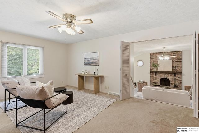 9929 P Circle, Omaha, NE 68127