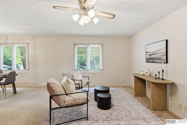 9929 P Circle, Omaha, NE 68127