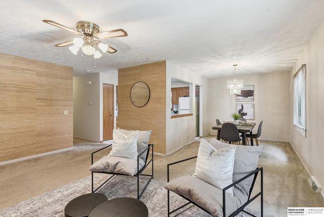 9929 P Circle, Omaha, NE 68127
