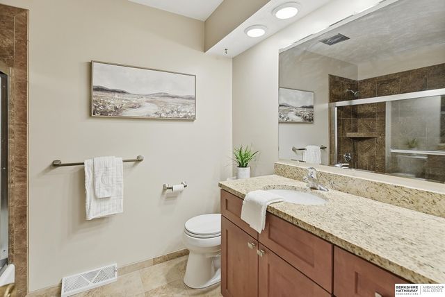 9929 P Circle, Omaha, NE 68127