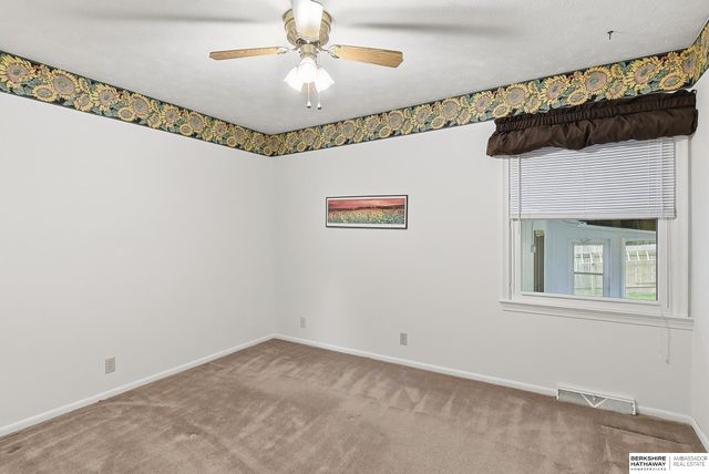 9929 P Circle, Omaha, NE 68127