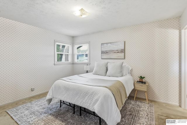 9929 P Circle, Omaha, NE 68127