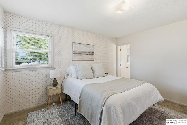 9929 P Circle, Omaha, NE 68127