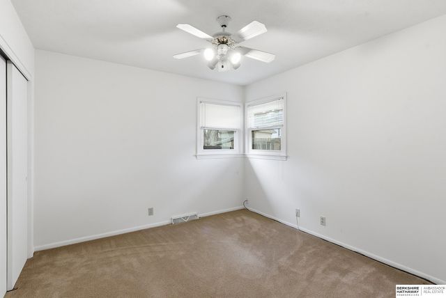 9929 P Circle, Omaha, NE 68127