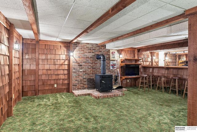 9929 P Circle, Omaha, NE 68127