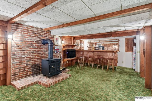 9929 P Circle, Omaha, NE 68127