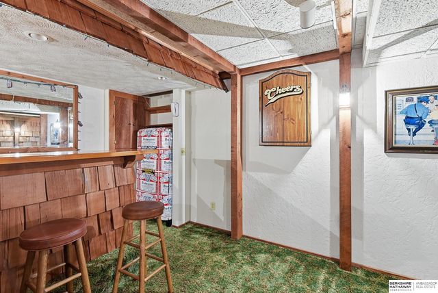 9929 P Circle, Omaha, NE 68127