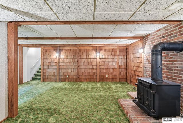9929 P Circle, Omaha, NE 68127