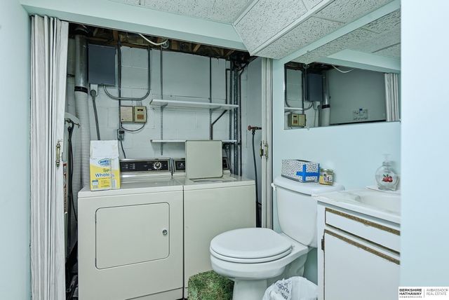 9929 P Circle, Omaha, NE 68127