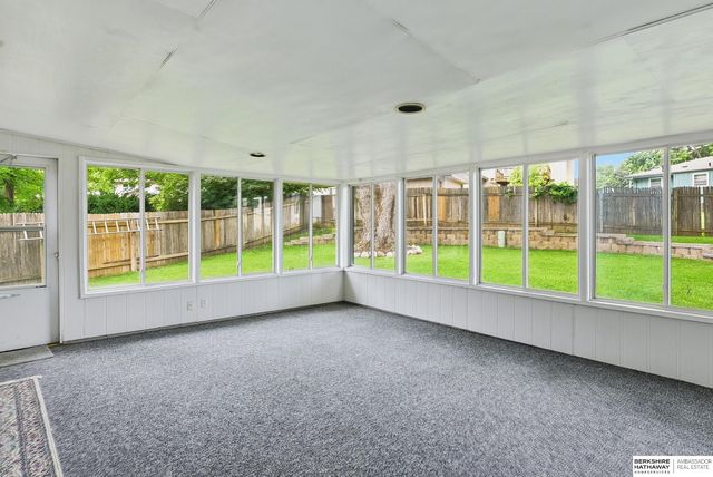 9929 P Circle, Omaha, NE 68127