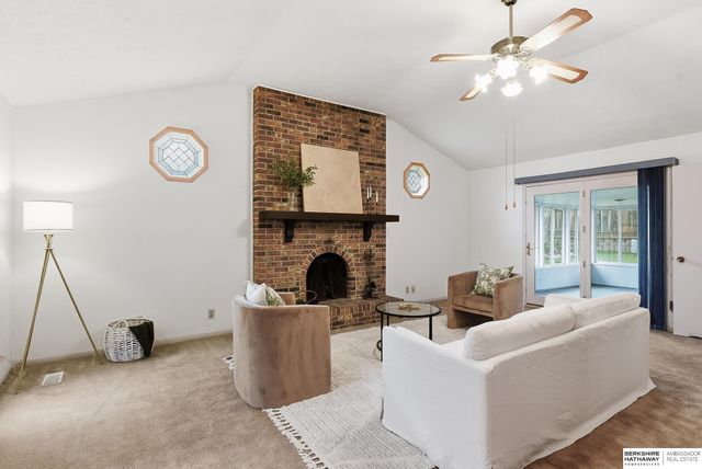 9929 P Circle, Omaha, NE 68127