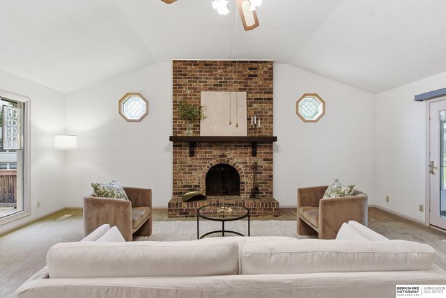 9929 P Circle, Omaha, NE 68127