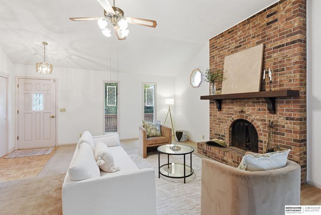9929 P Circle, Omaha, NE 68127