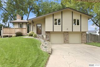 9929 P Circle, Omaha, NE 68127