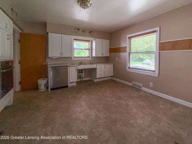 2608 Clifton Avenue, Lansing, MI 48910