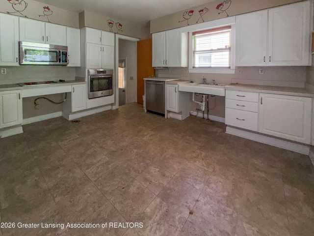 2608 Clifton Avenue, Lansing, MI 48910