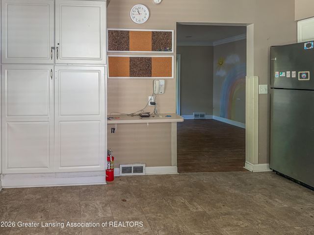 2608 Clifton Avenue, Lansing, MI 48910