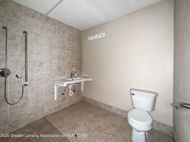 2608 Clifton Avenue, Lansing, MI 48910