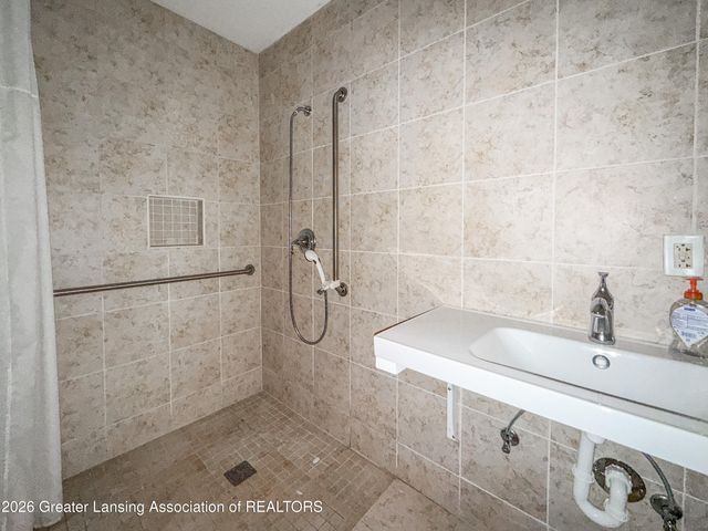 2608 Clifton Avenue, Lansing, MI 48910