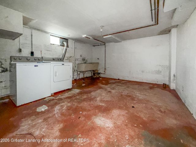 2608 Clifton Avenue, Lansing, MI 48910