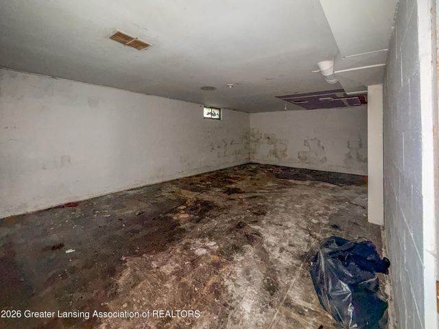 2608 Clifton Avenue, Lansing, MI 48910