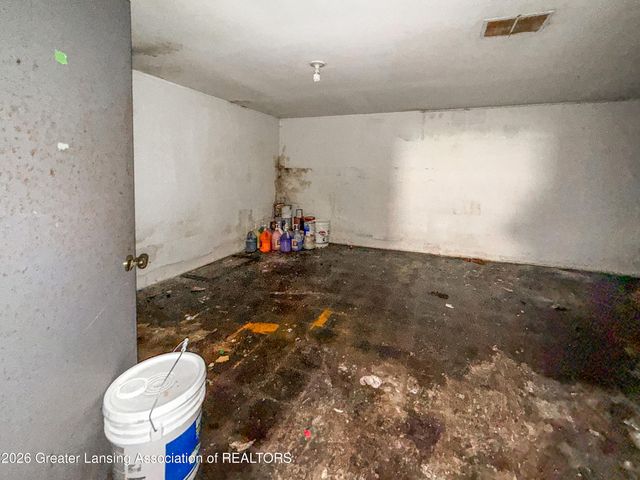 2608 Clifton Avenue, Lansing, MI 48910