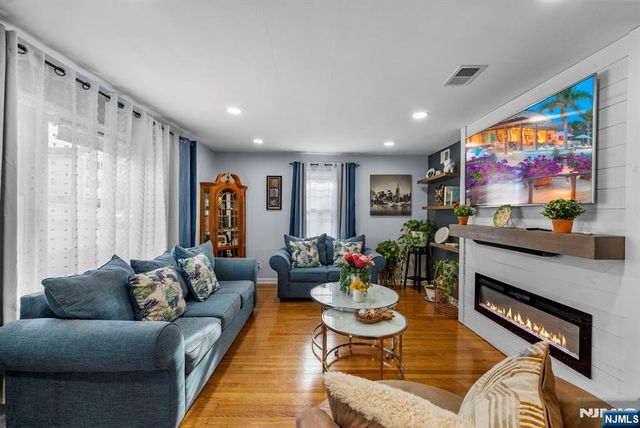 47 Browertown Road, Little Falls, NJ 07424