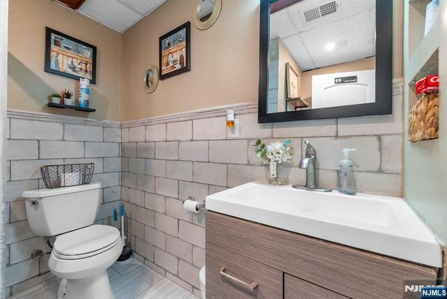 47 Browertown Road, Little Falls, NJ 07424