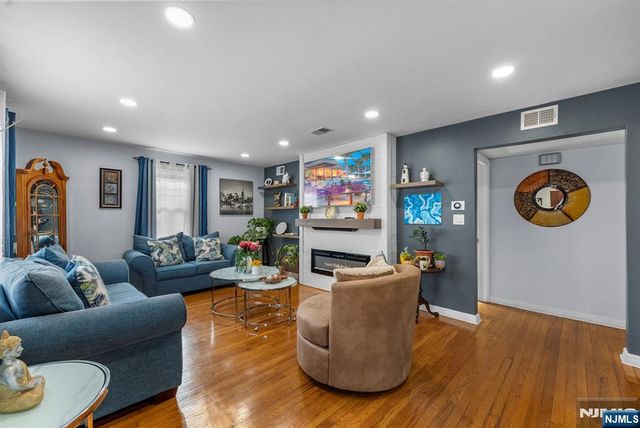 47 Browertown Road, Little Falls, NJ 07424