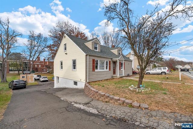 47 Browertown Road, Little Falls, NJ 07424