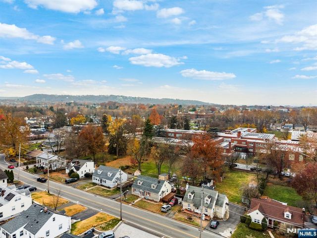 47 Browertown Road, Little Falls, NJ 07424