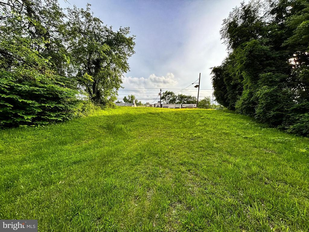 412 N WHITE HORSE PIKE, Somerdale, NJ 08083
