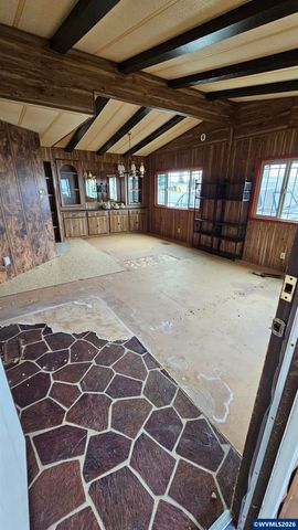 310 NE Kings Valley Hwy 108, Dallas, OR 97338