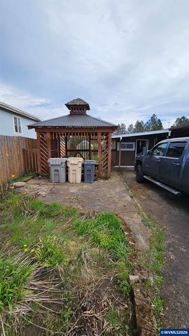 310 NE Kings Valley Hwy 108, Dallas, OR 97338