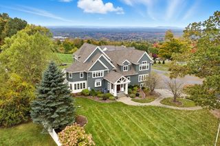 17 Peak Rd, Wilbraham, MA 01095