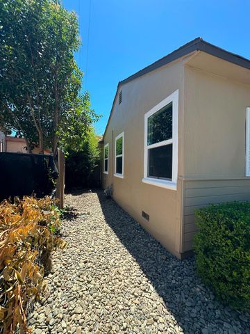 1500 London St, Sacramento, CA 95822