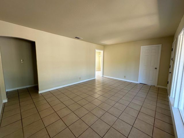 1500 London St, Sacramento, CA 95822