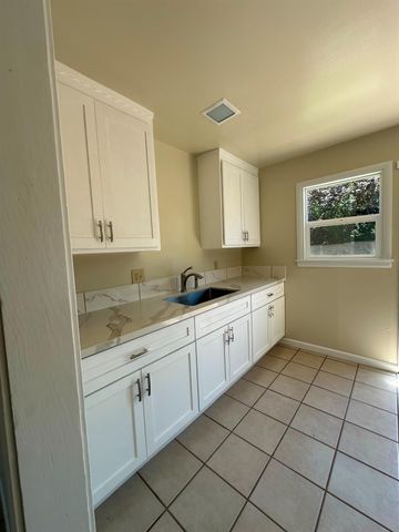 1500 London St, Sacramento, CA 95822