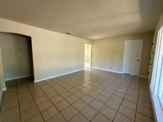 1500 London St, Sacramento, CA 95822