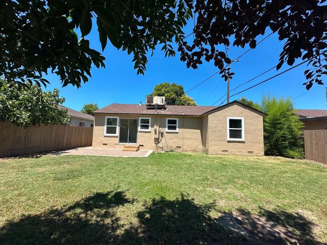 1500 London St, Sacramento, CA 95822