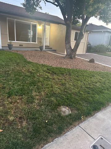 1500 London St, Sacramento, CA 95822