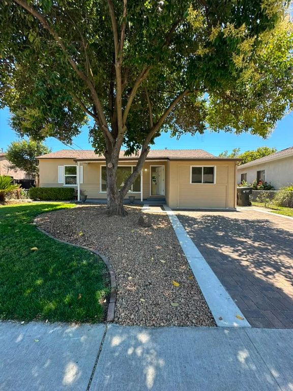 1500 London St, Sacramento, CA 95822