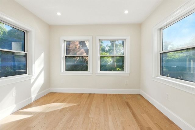 22 Bonmar Cir, Newton, MA 02466