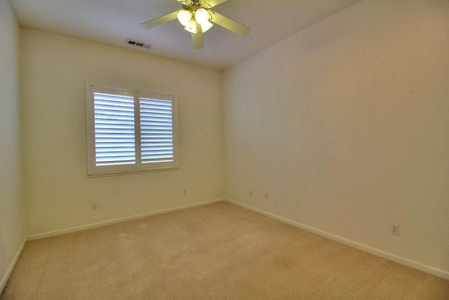 130 Little Johns Creek Dr, Oakdale, CA 95361