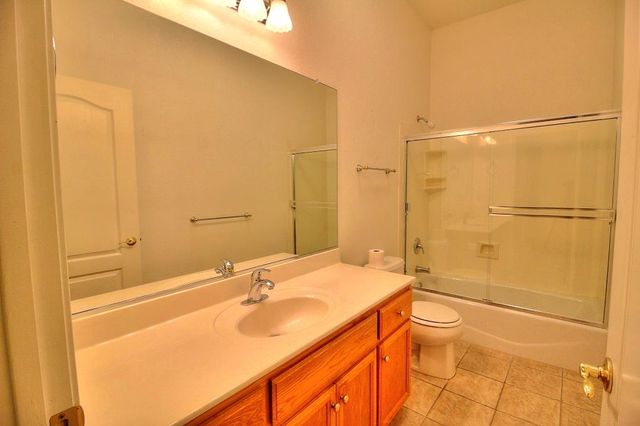 130 Little Johns Creek Dr, Oakdale, CA 95361