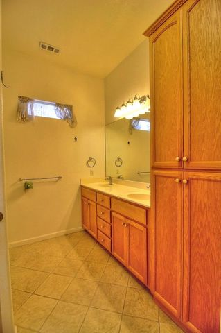 130 Little Johns Creek Dr, Oakdale, CA 95361