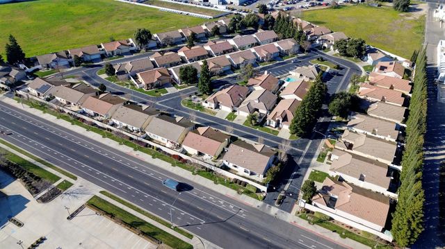 130 Little Johns Creek Dr, Oakdale, CA 95361