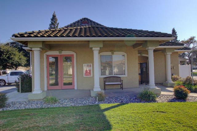 130 Little Johns Creek Dr, Oakdale, CA 95361